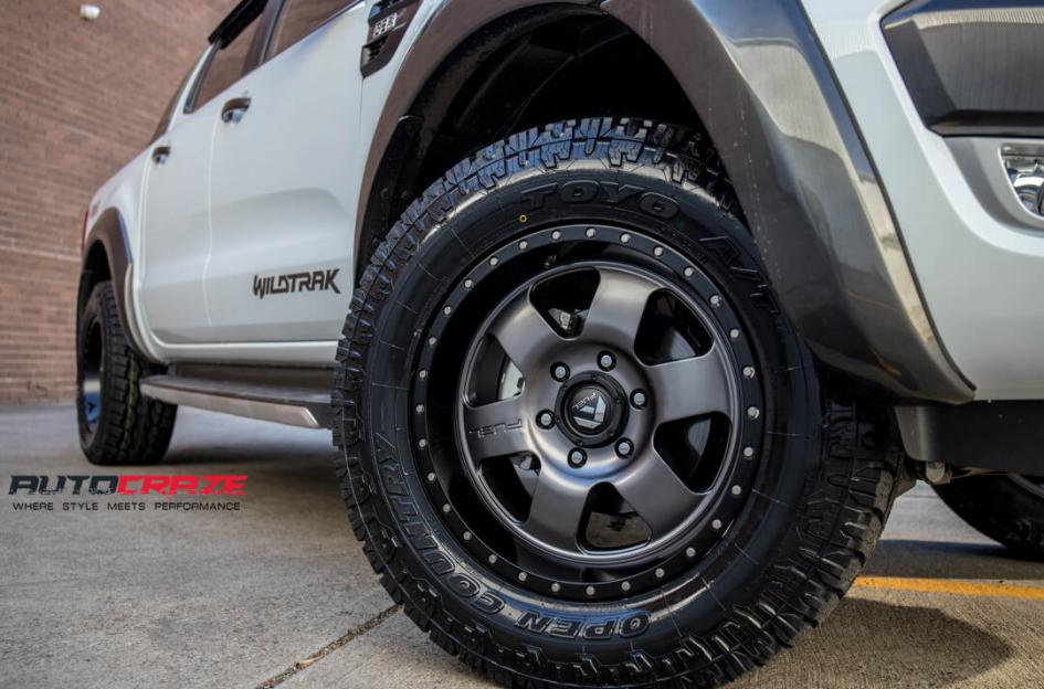 FORD RANGER PODIUM MATTE GUN METAL
